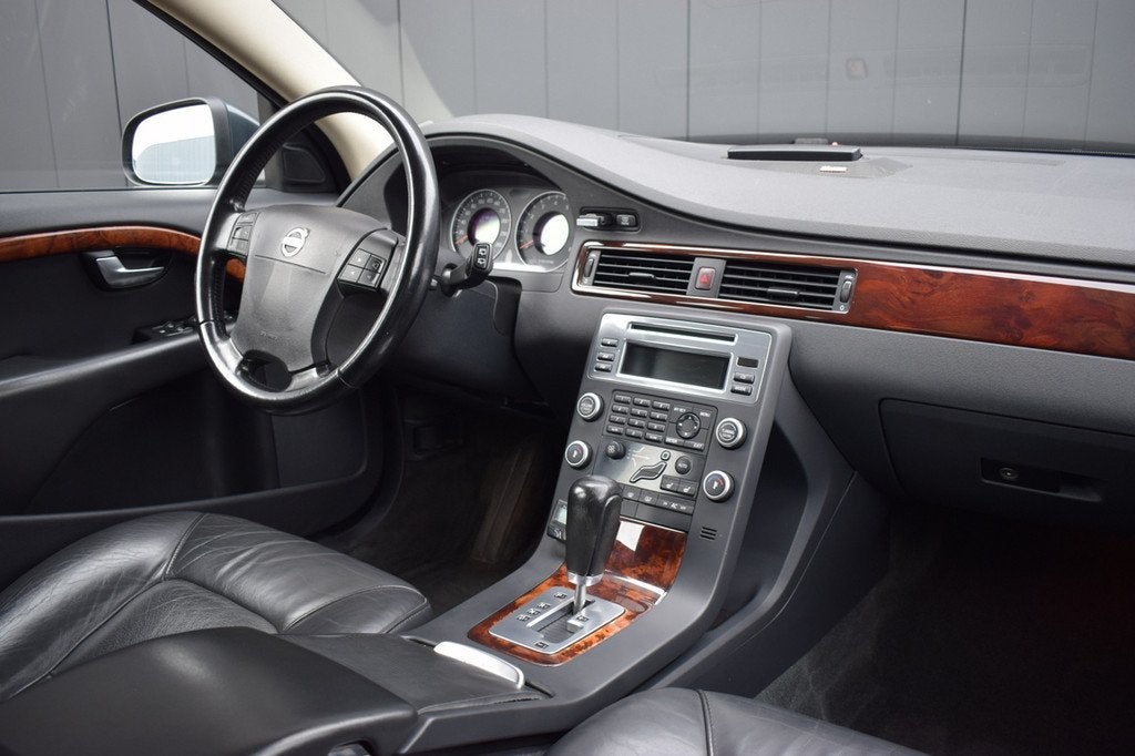Volvo V70 3.2 AWD Automaat Kinetic Zwart Leder | Xenon | Dyn, Automaat, 238 pk, Met garantie (alle), 1686 kg