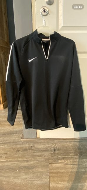 2x Nike shirt, Kinderen en Baby's, Kinderkleding | Maat 176, Ophalen, Jongen of Meisje, Zo goed als nieuw, Shirt of Longsleeve