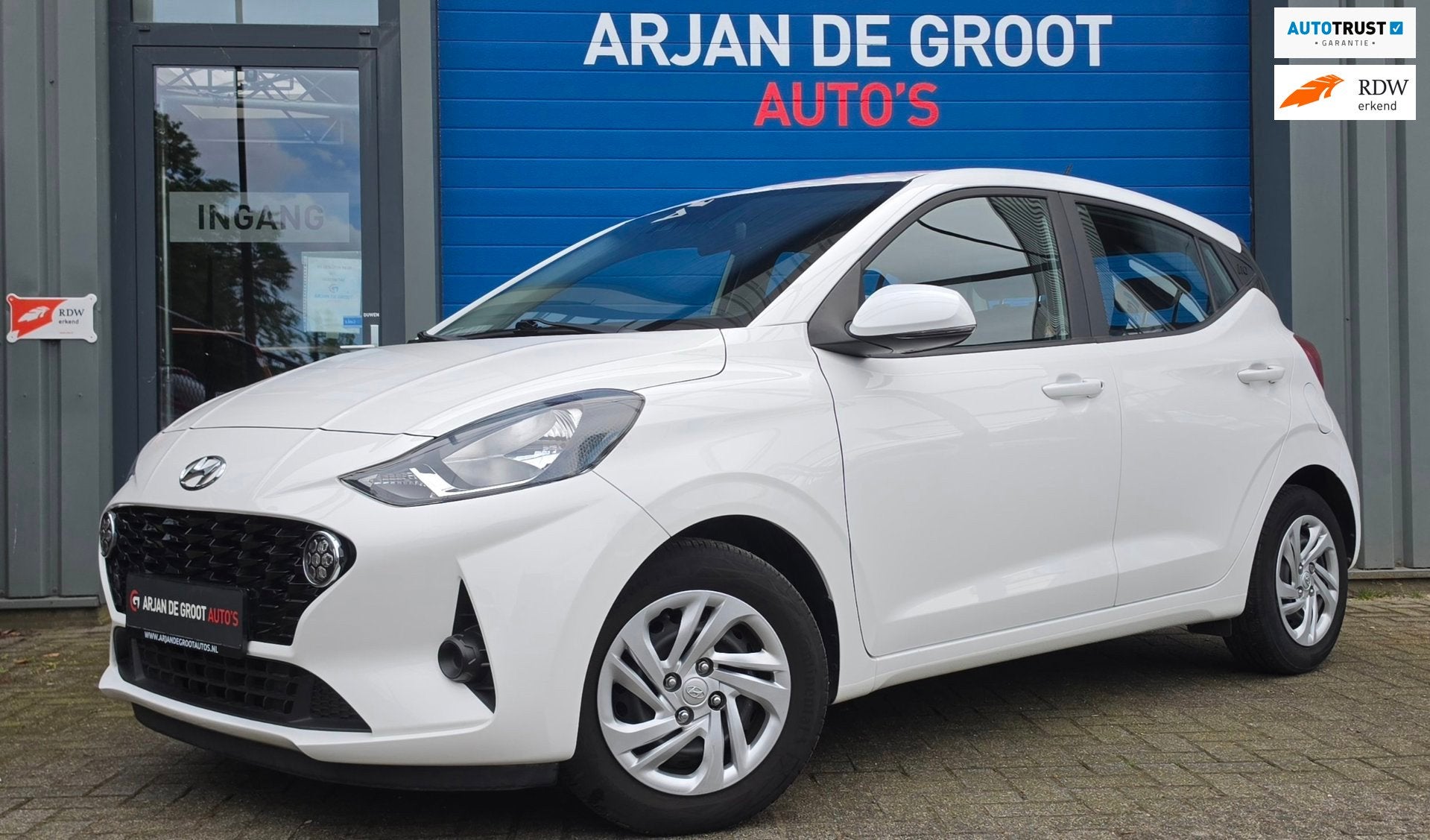 Hyundai I10 1.0 AUTOMAAT Airco Cruise Bleutooth Lane assist, Auto's, Stof, Gebruikt, Zwart, 899 kg