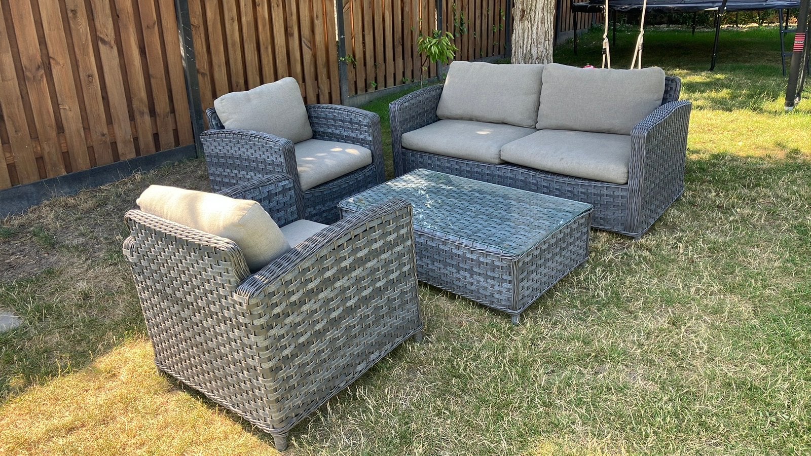 Tuinset – Grijs Wicker met Beige Kussens, Ophalen of Verzenden, Zo goed als nieuw, Wicker