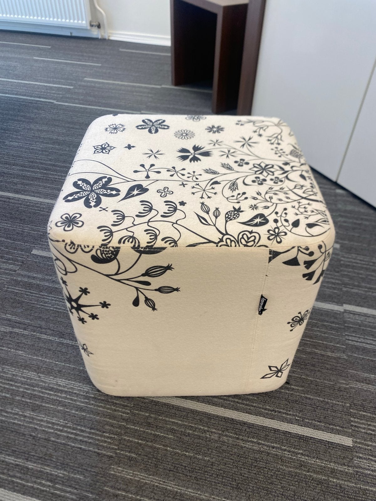 Design Poef Pouvlov Divina Tord Boontje Wit Zwart Bloemen, Ophalen, Vierkant, Zo goed als nieuw, Stof