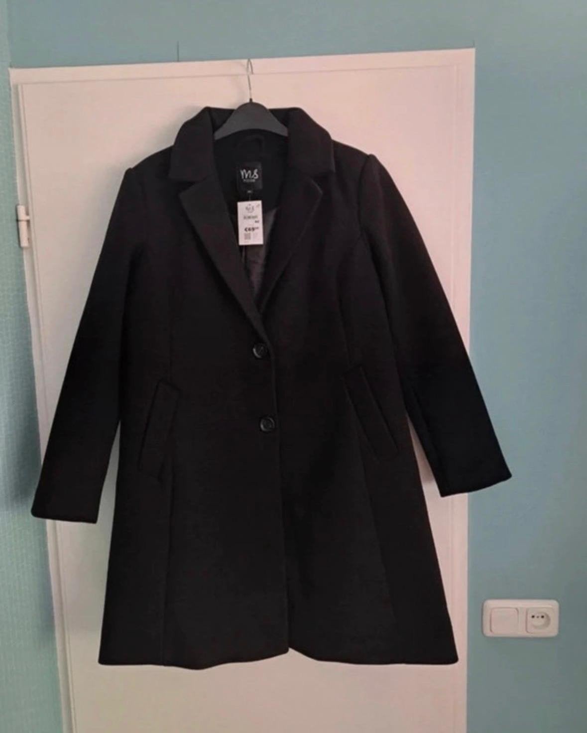 Nieuwe zwarte lange jas MS Mode maat 40 met prijskaartjes, Maat 38/40 (M), Zwart, Nieuw, Ophalen of Verzenden