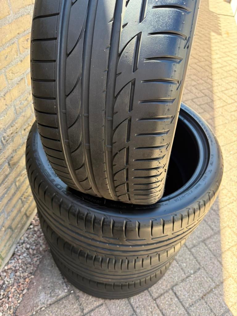 Mooie zomerbanden 235/40 R 19, Auto-onderdelen, Banden en Velgen, VL, 235 mm, Band(en), VL