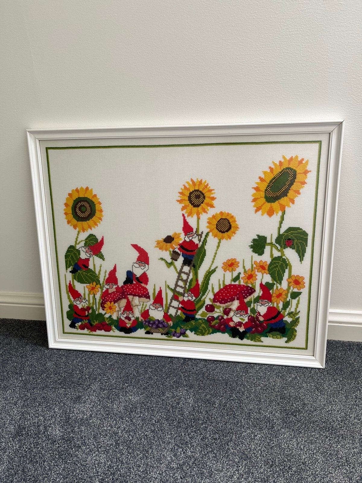 Geborduurd schilderij met kabouters, Ophalen of Verzenden, Nieuw, Handgemaakt, Wanddecoratie