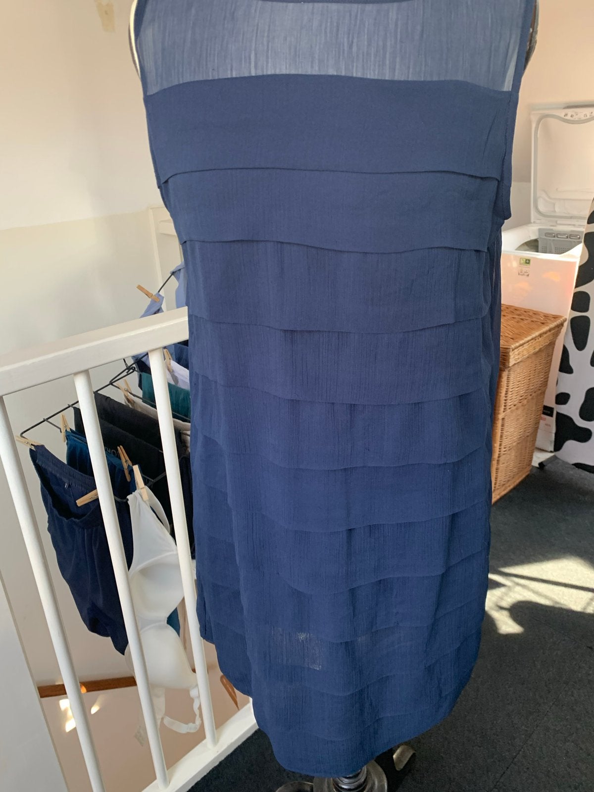 Donkerblauwe jurk met laagjes - H&M - Maat L (42), Kleding | Dames, Jurken, Blauw, Maat 42/44 (L), Ophalen of Verzenden, Knielengte