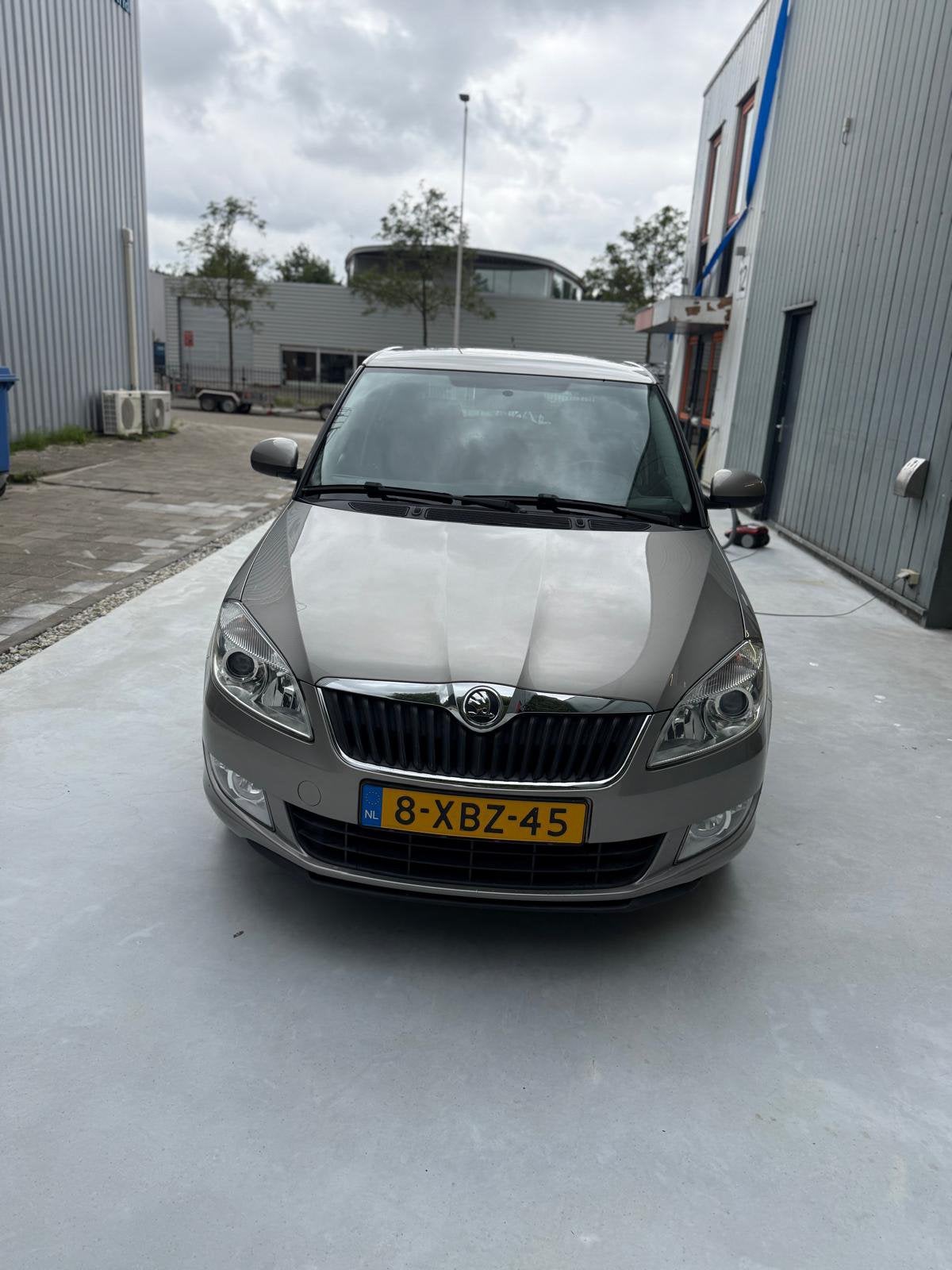 Skoda Fabia 1.2 TSI 77KW Dsg-7 2014 Beige, Auto's, Skoda, Stof, Parkeersensor, Zwart, 1064 kg