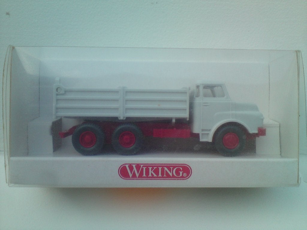 Wiking Man hauber 3 zijden kipper. licht grijs / rood. nieuw, Hobby en Vrije tijd, Modelauto's | 1:87, Ophalen of Verzenden, Nieuw