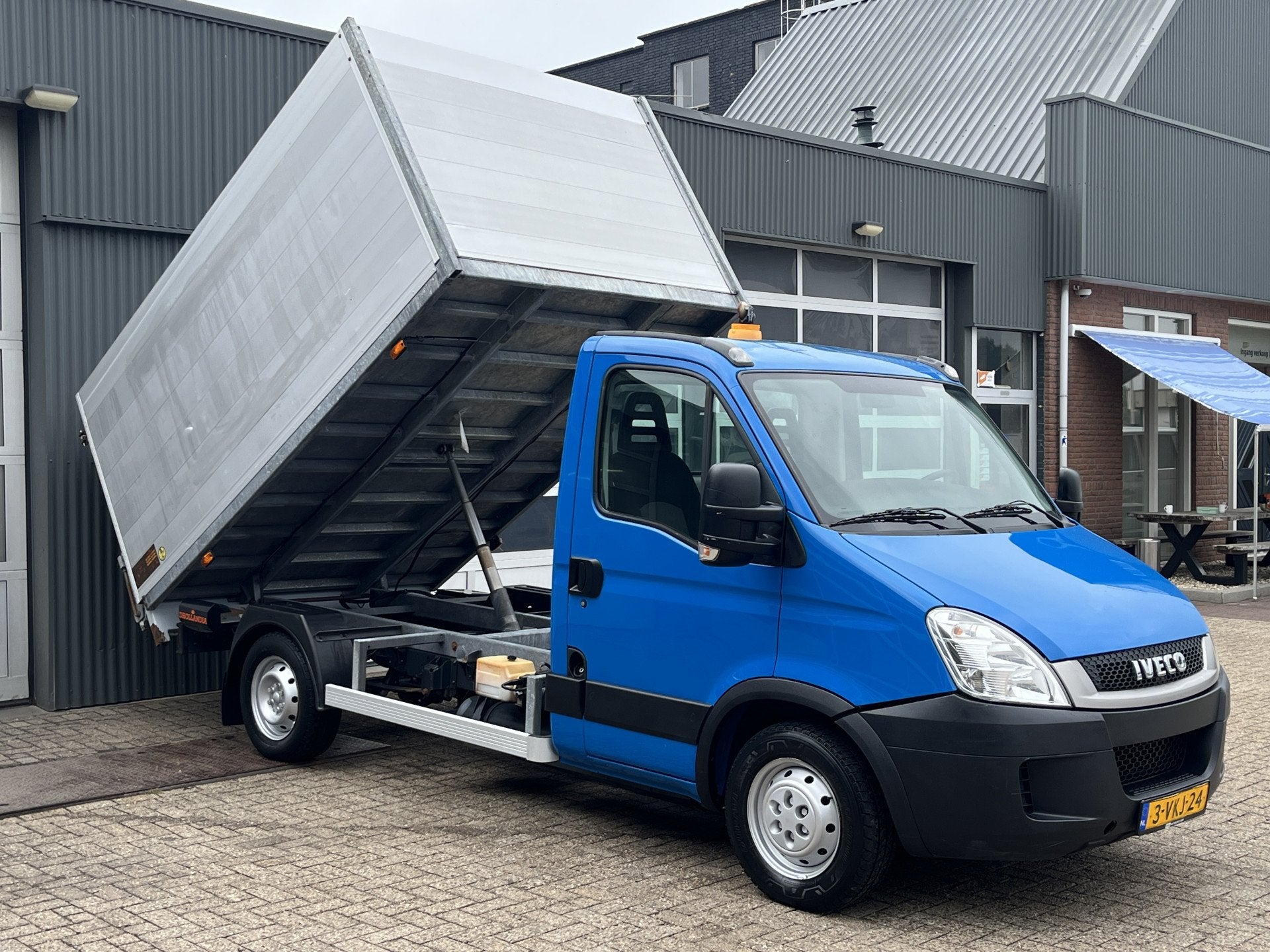 Iveco Daily 35S14G CNG Kipper Benziine Aardgas Laadklep Crui, Euro 5, Gebruikt, Zwart, 4 cilinders