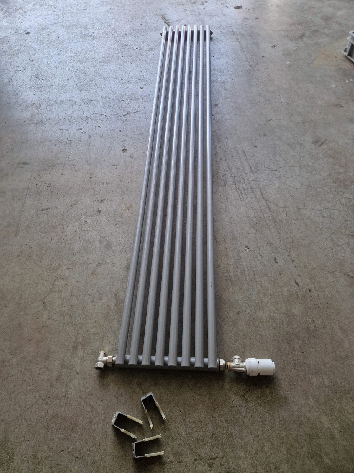 Badkamer radiator 30x197cm met voetventiel en thermostaat, Ophalen, Gebruikt