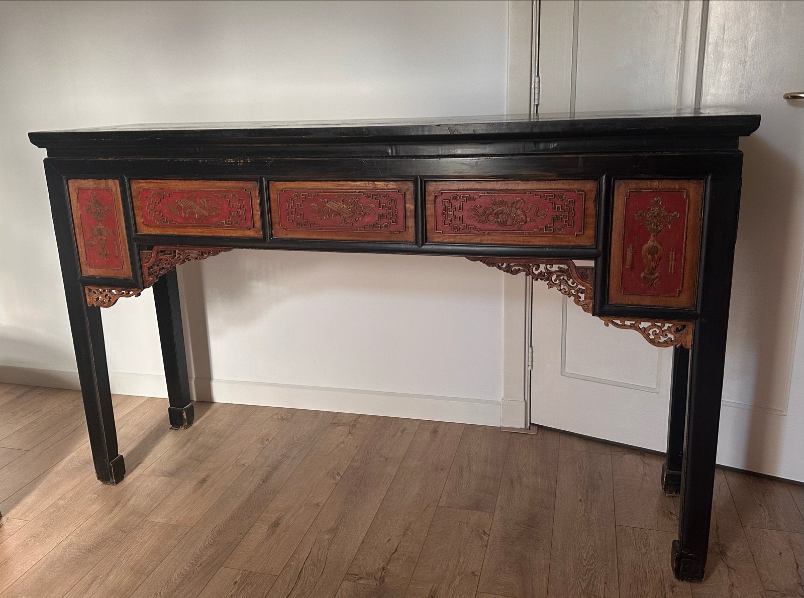 Antieke Chinese dressoir met lades en houtsnijwerk, Ophalen