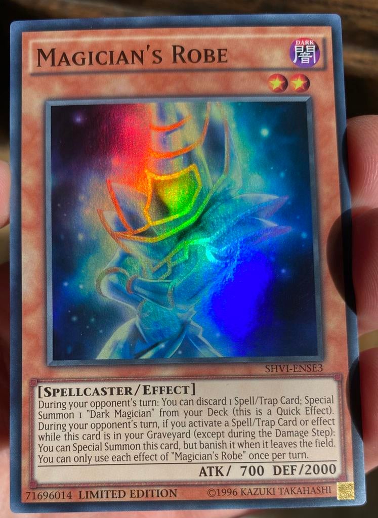 Yu-Gi-Oh! Magician’s Robe SHVI Limited Edition !, Ophalen of Verzenden, Zo goed als nieuw, Losse kaart, Foil