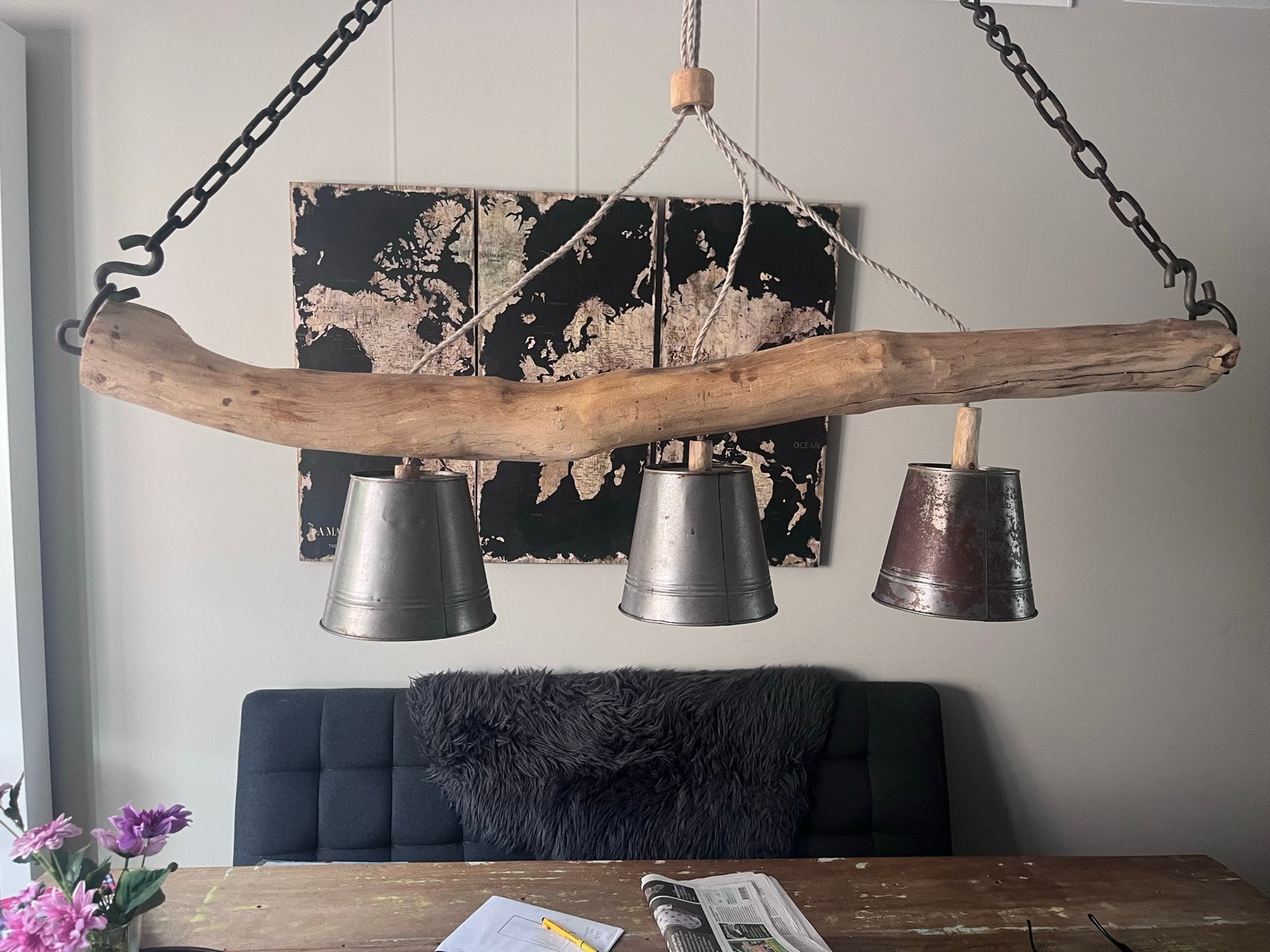 Industriële lamp van boomstam met zinken emmertjes (130cm), Huis en Inrichting, Ophalen, Gebruikt, Hout, E27 (groot)