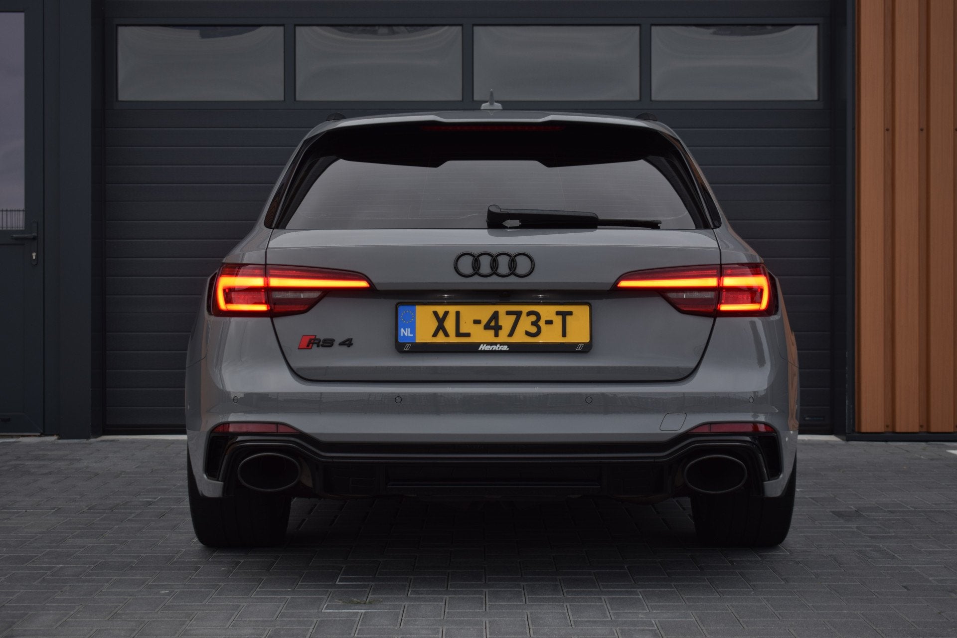 Foto 17 van Audi RS4 2.9 TFSI 450pk Quattro Pano | HUD | Milltek | 360 c