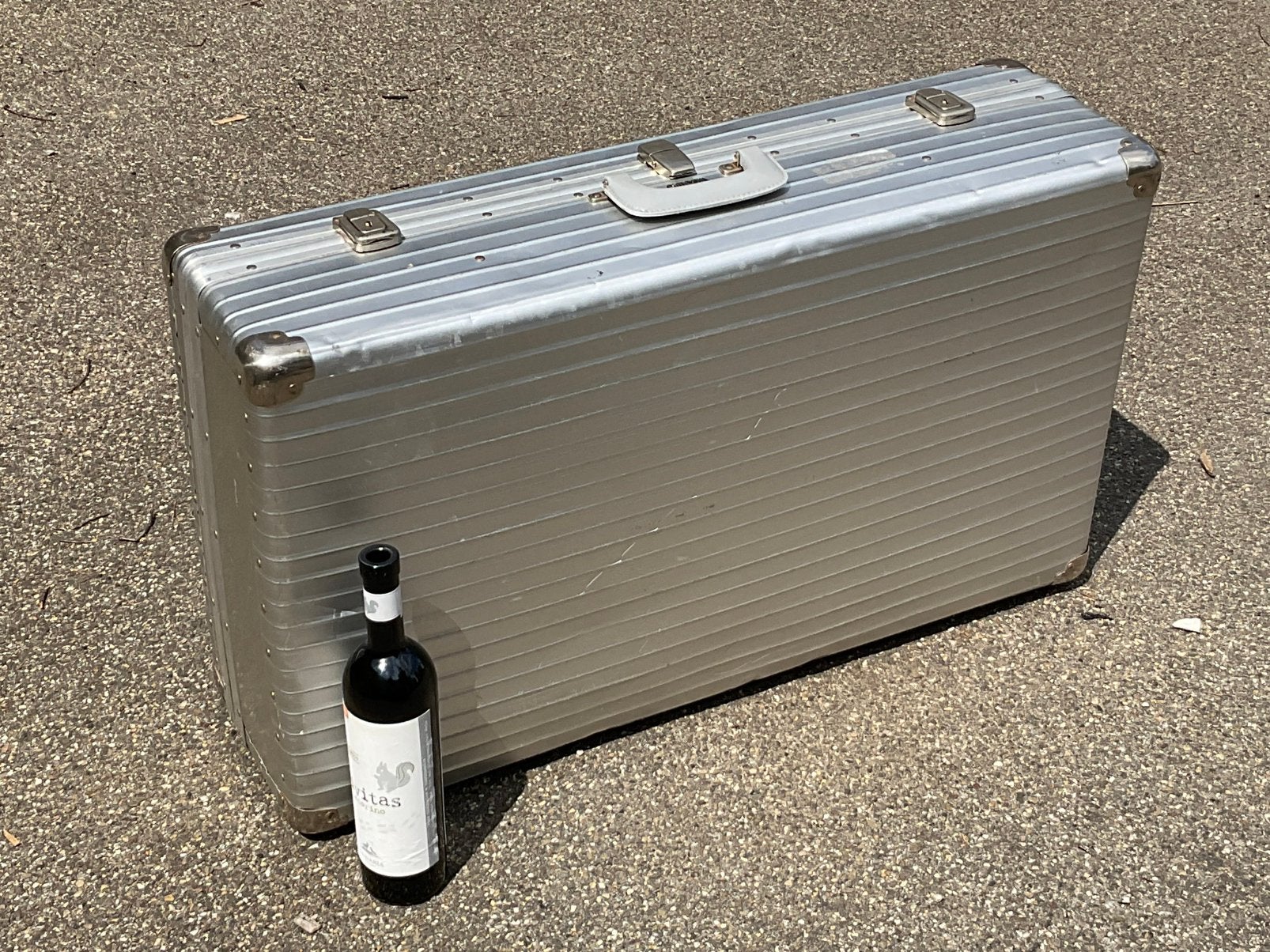Bereisde classic Rimowa koffer aluminium groot doorleefd, Ophalen, Gebruikt, 45 tot 55 cm, 70 cm of meer