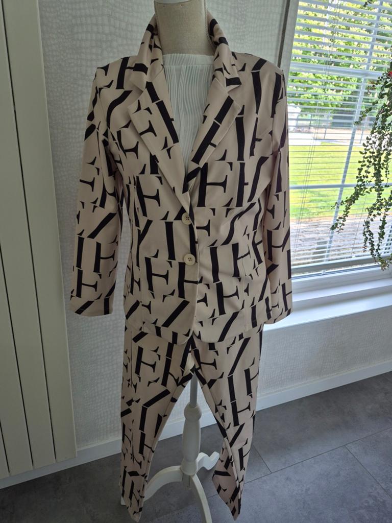 Angelle Milan blazer XXL met moderne print (optioneel broek), Kleding | Dames, Angelle Milan, Beige, Maat 46/48 (XL) of groter