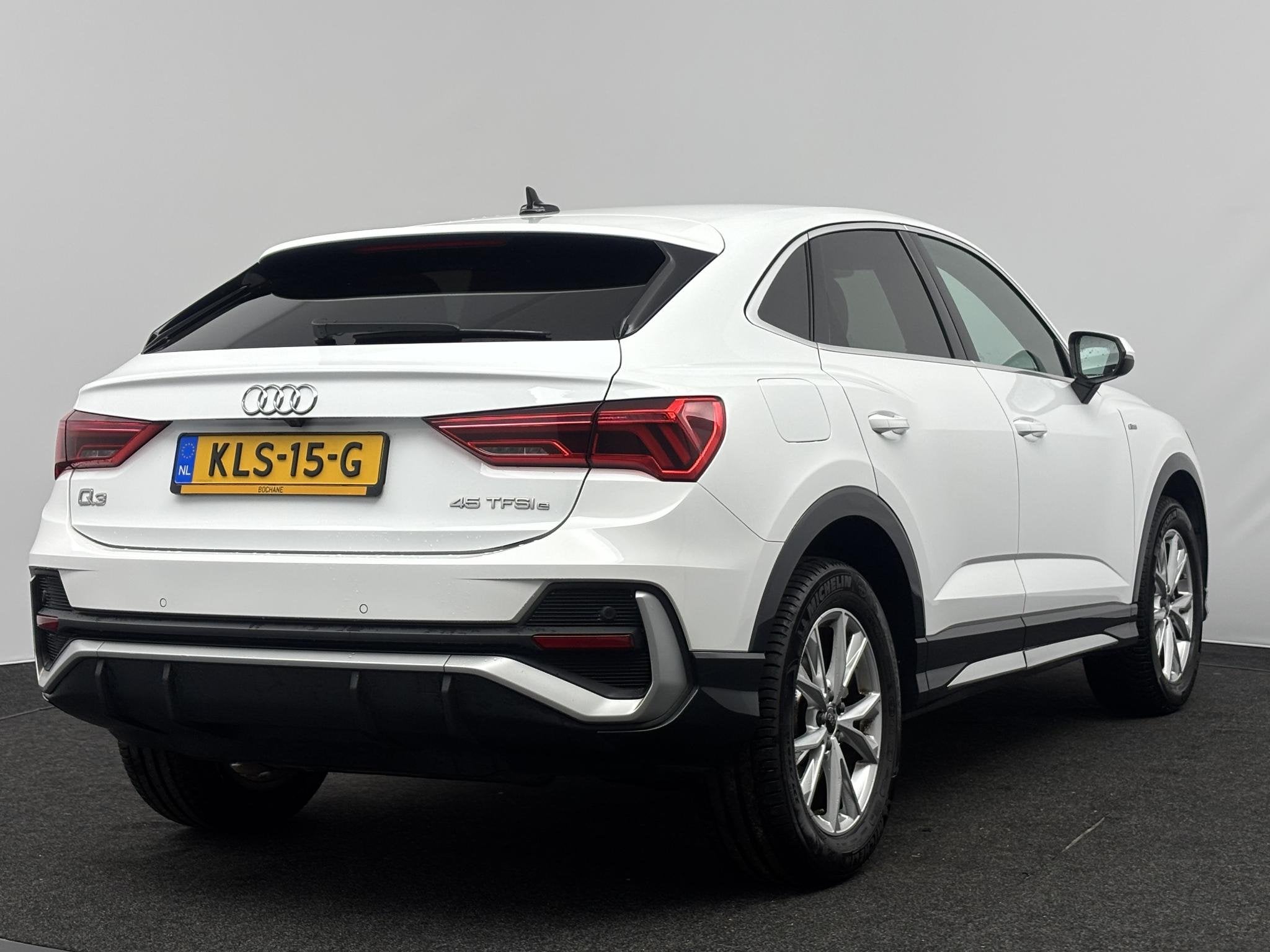 Audi Q3 Sportback 45 TFSI e S Edition | Leder | S-Line | Cam, Auto's, Gebruikt, Met garantie (alle), Leder en Stof, Wit