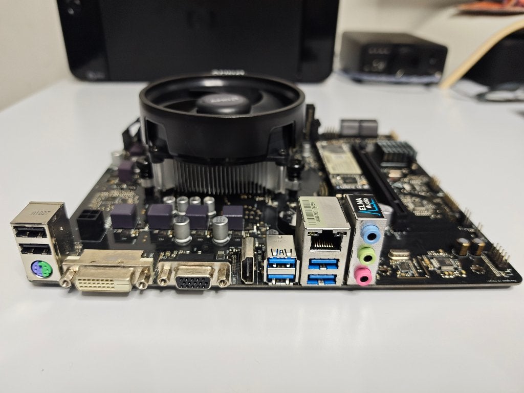 Asrock AB350M-HDV R.3.0 | Ryzen3-2200G 8GB 512GB, DDR4, Ophalen of Verzenden, Zo goed als nieuw, Micro-ATX