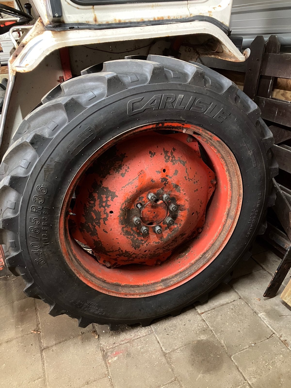 340 / 85 R 36 op verstelbare velg, Zakelijke goederen, Agrarisch | Onderdelen | Banden, Velgen en Assen, Ophalen of Verzenden