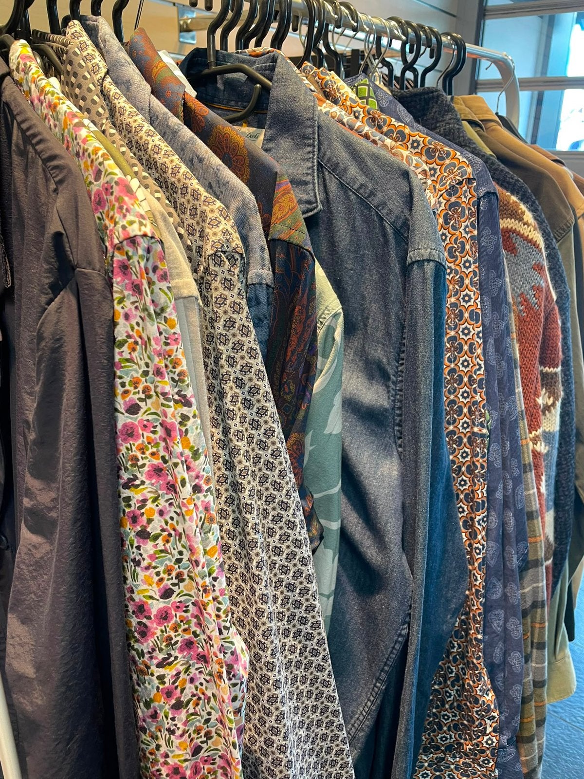 Partij kleding van Alley Docks & Colours Sons, Ophalen, Nieuw, Maat 52/54 (L)