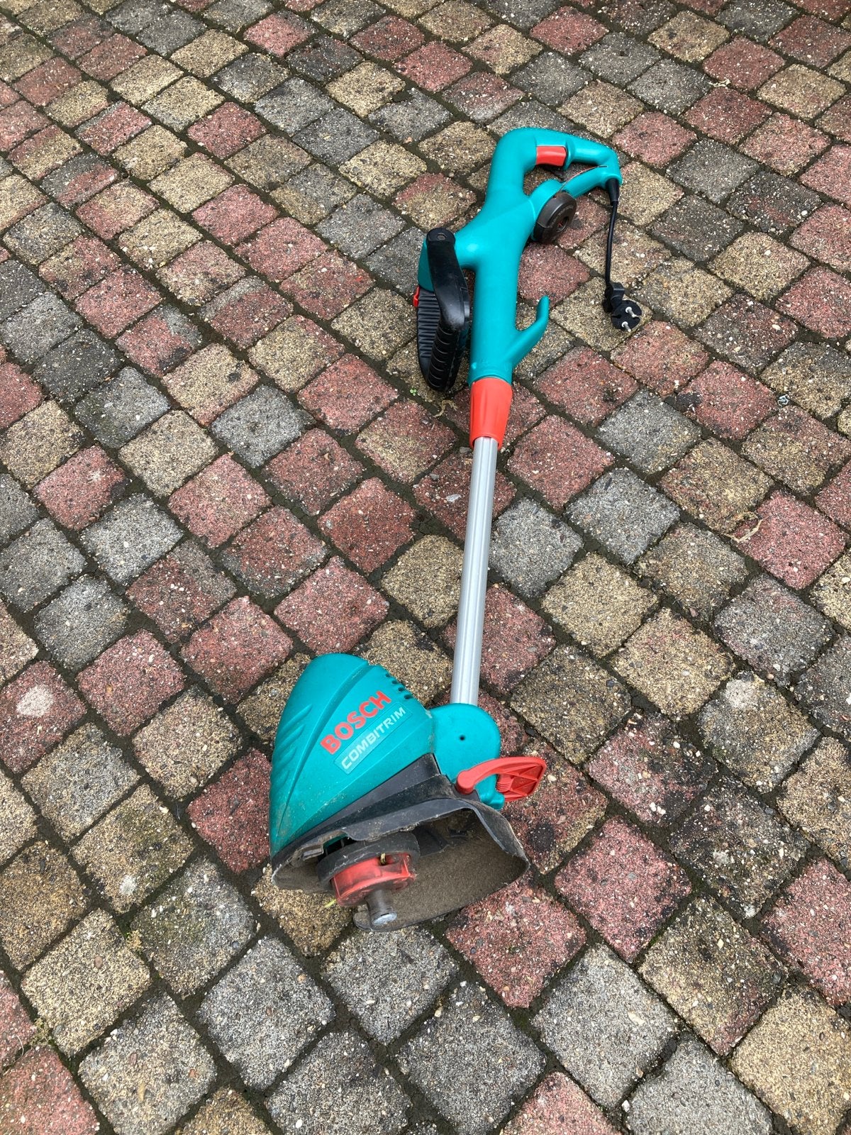 Bosch Combitrim elektrische grastrimmer, Tuin en Terras, Grasmaaiers, Cirkelmaaier, Gebruikt, Elektrische grasmaaier, Minder dan 30 cm