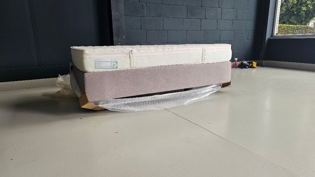 Oostenrijkse Hardhouten Boxspring 90x200 Pocketvering Greige, Ophalen, 90 cm, Eenpersoons, Beige