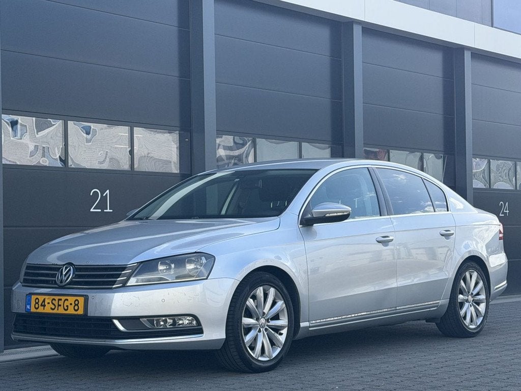 Volkswagen Passat 1.6 TDI BlueMotion Navi PDC (bj 2011), Bedrijf, Parkeersensor, Sedan, 154 €/maand