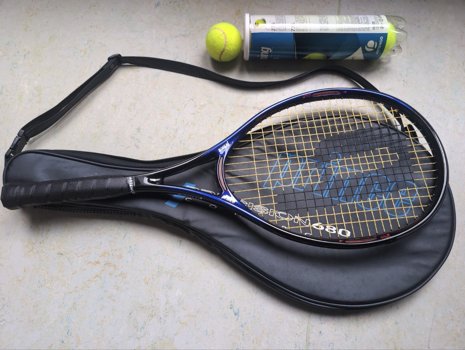 Prince Precision Whisper 680PL Tennis racket and balls, Sport en Fitness, Gebruikt, L1, Prince, Ophalen of Verzenden