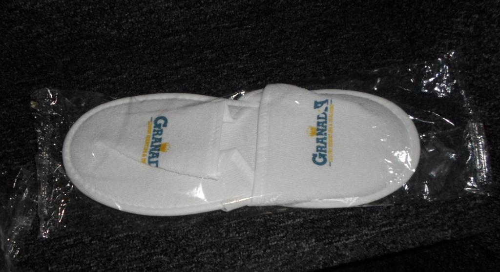 NIEUW ! witte badstof slippers granada, Ophalen of Verzenden, Nieuw, Wit, Slippers