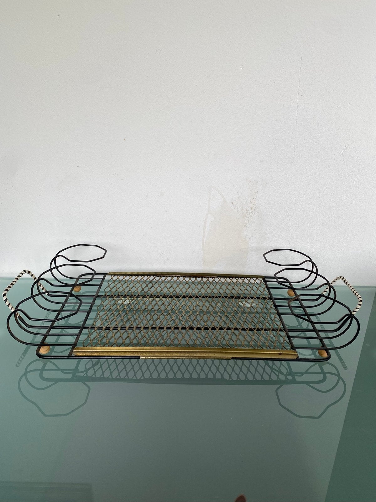 VINTAGE (50er jaren) METALEN DIENBLAD MET 6 BEKERHOUDERS., Gebruikt, Gevlochten, Ophalen of Verzenden, Metaal