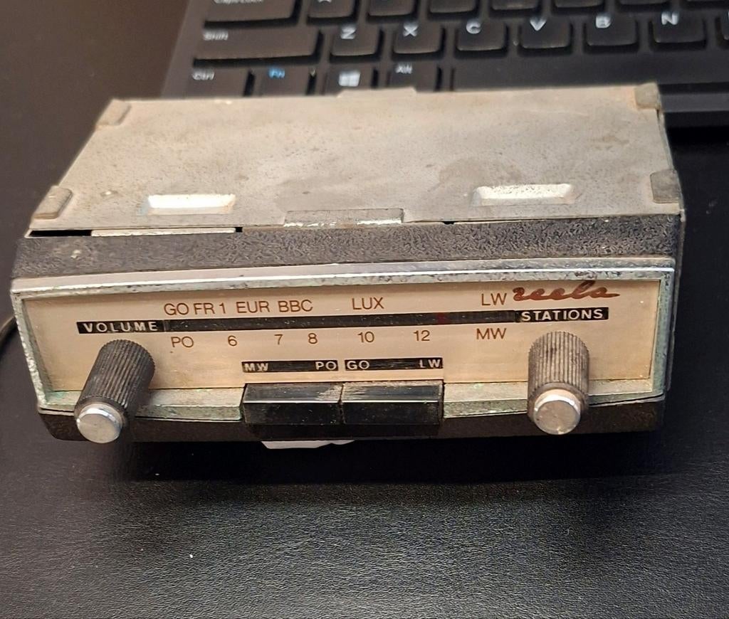 Reela Paris vintage autoradio, Verzenden