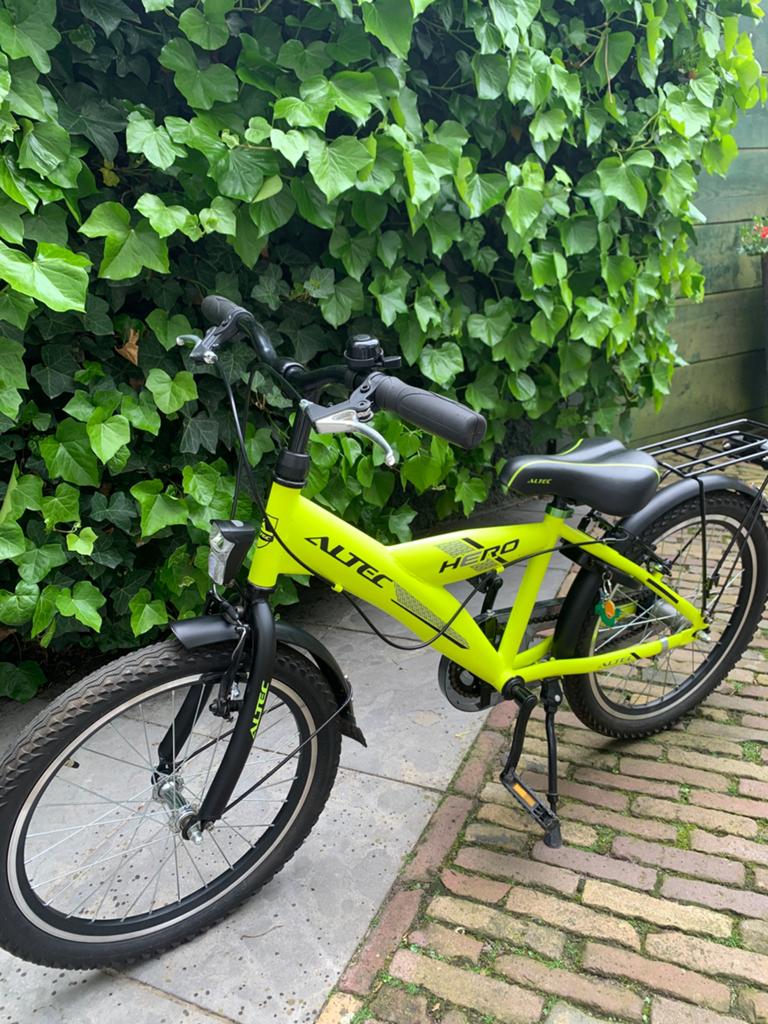 Altec Hero 20 inch jongensfiets als nieuw!, Fietsen en Brommers, Fietsen | Kinderfietsjes, Ophalen, Zo goed als nieuw, Terugtraprem