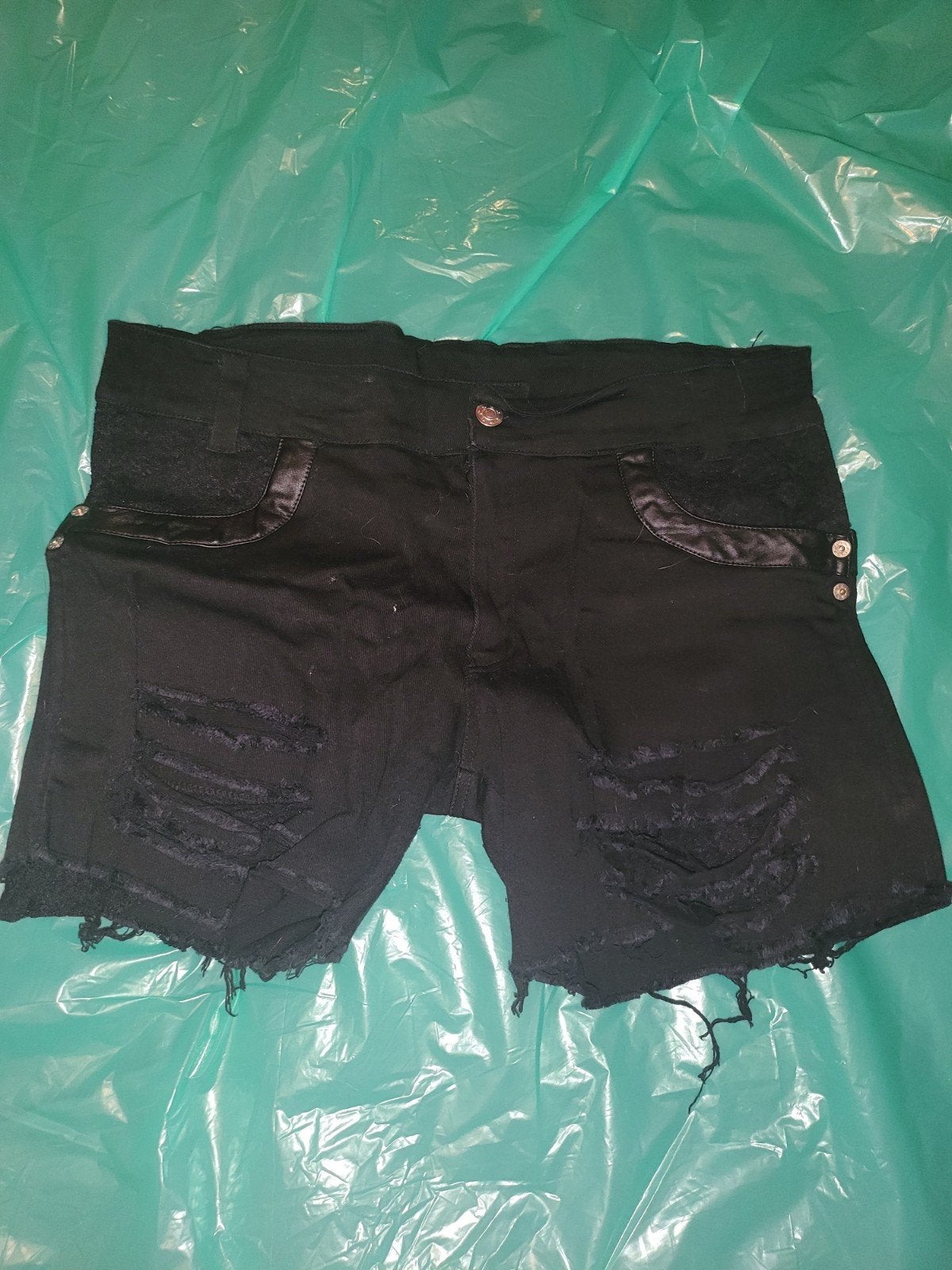 Zwarte gescheurde denim shorts met leren details, Onbekend, Zwart, Gedragen, Verzenden