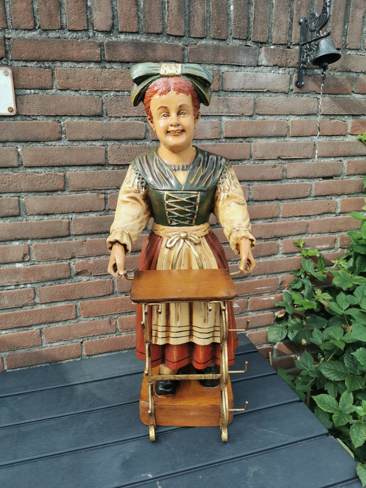 Decoratieve Wijnfleshouder - Meisje met Karretje, Ophalen, Gebruikt, Mens