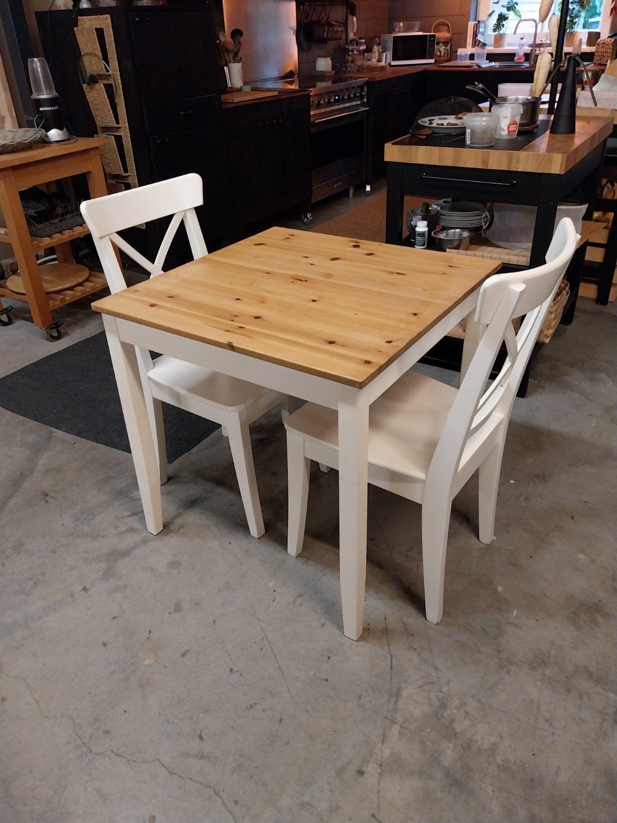 Schattig klein tafeltje met 2 stoelen, Ophalen