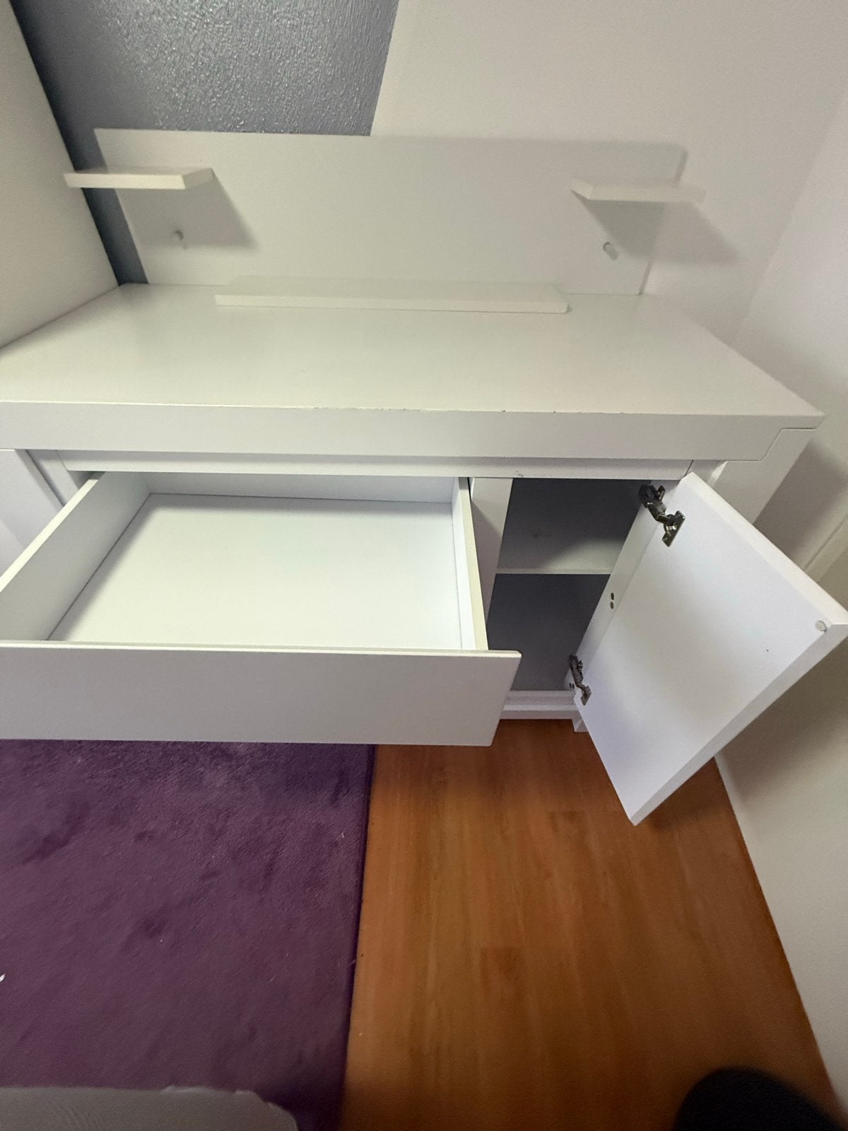 Gratis - babykamer commode en kledingskast, Kinderen en Baby's, Kinderkamer | Commodes en Kasten, Ophalen, Gebruikt, 50 tot 70 cm