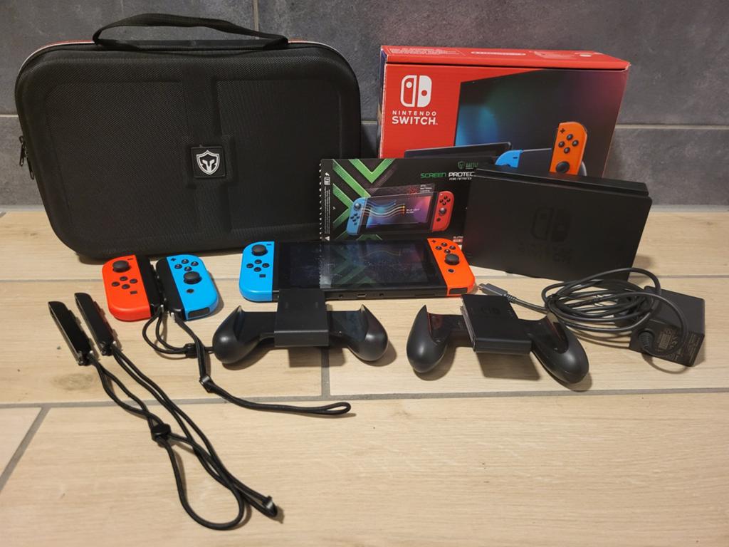 Nintendo Switch (2019) met 2 controllers en accessoires, Spelcomputers en Games, Spelcomputers | Nintendo Switch, Ophalen, Zo goed als nieuw