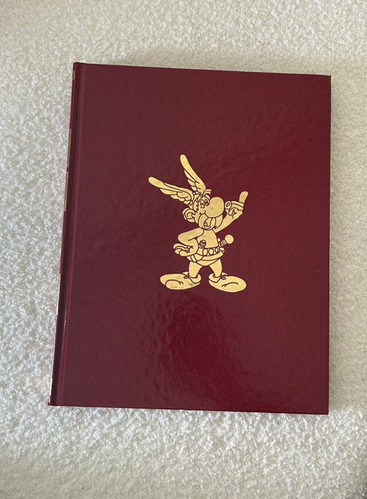 Asterix luxe editie met 4 verhalen 1975, Boeken, Eén stripboek, Ophalen of Verzenden, Gelezen