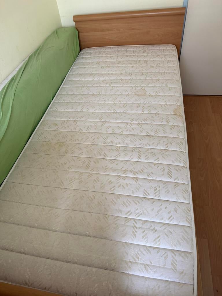 Gratis bed 90 x 200 cm, met lattenbodem en matras, 90 cm, Eenpersoons, Bruin, Ophalen of Verzenden