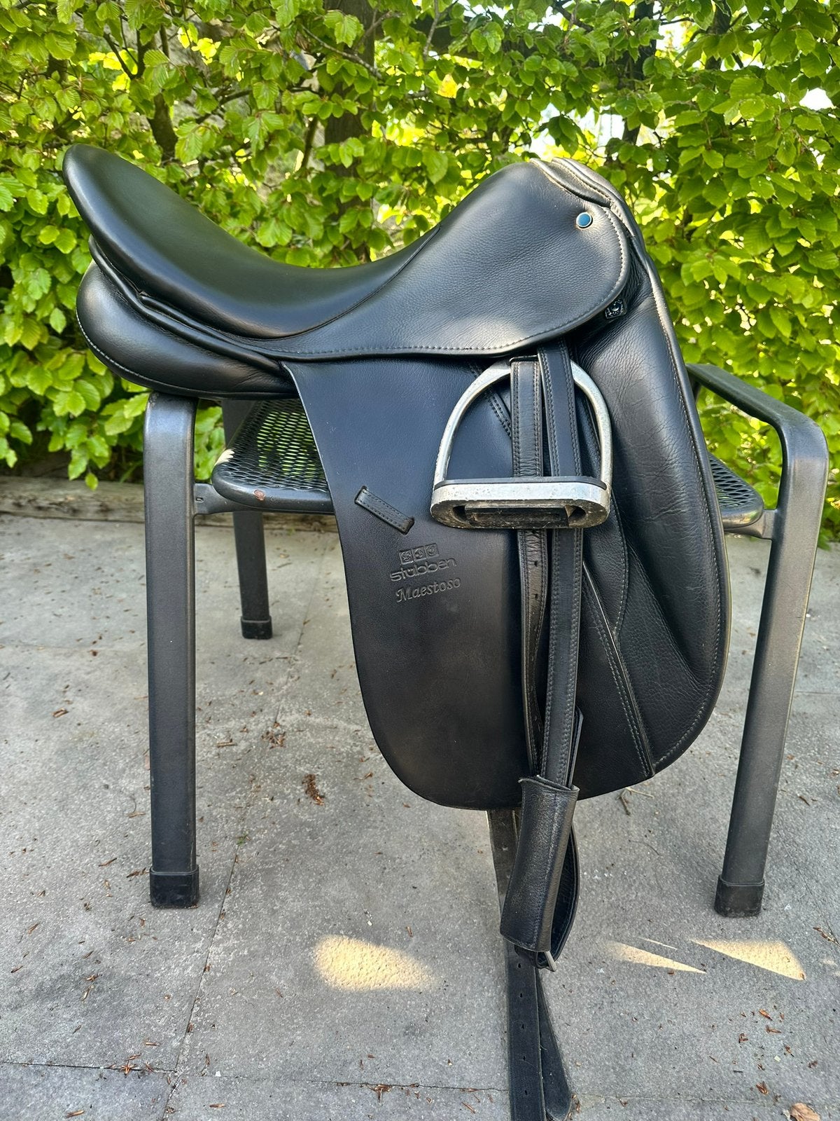 Stubben dressuur zadel, Dieren en Toebehoren, Ophalen, L (17.5 inch), Gebruikt, Dressuur