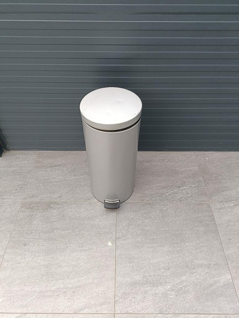 Brabantia pedaalemmer - 30 liter - grijs, Gebruikt, Met pedaal, Ophalen of Verzenden, 20 tot 30 liter
