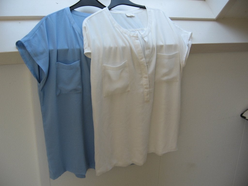 2 luchtig leuke MILANO blouses XXL wit en blauw samen €25,-, Ophalen of Verzenden, Nieuw, Wit