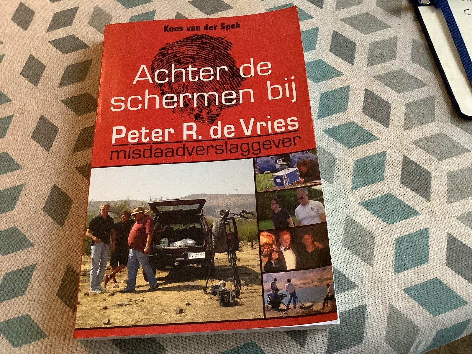 Achter de schermen bij Peter R. de Vries - Kees van der Spek, Boeken, Verzenden, Zo goed als nieuw