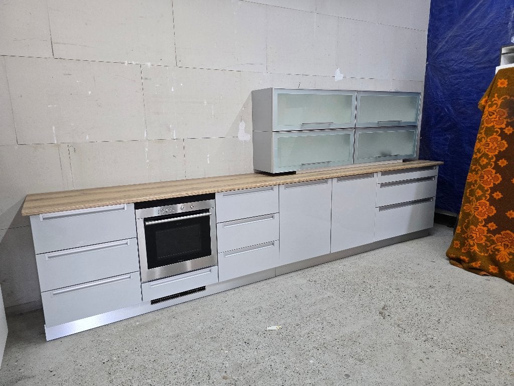 Te koop Complete hoogglans licht grijze keuken., Huis en Inrichting, Keuken | Complete keukens, Ophalen, Hout, Grijs, Hoogglans of Gelakt