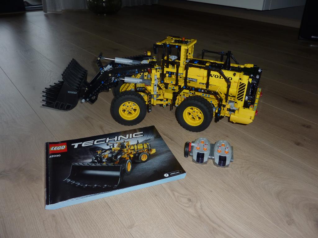 Lego 42030 Volvo L350F Wheel Loader, Compleet, Lego, Ophalen of Verzenden, Zo goed als nieuw