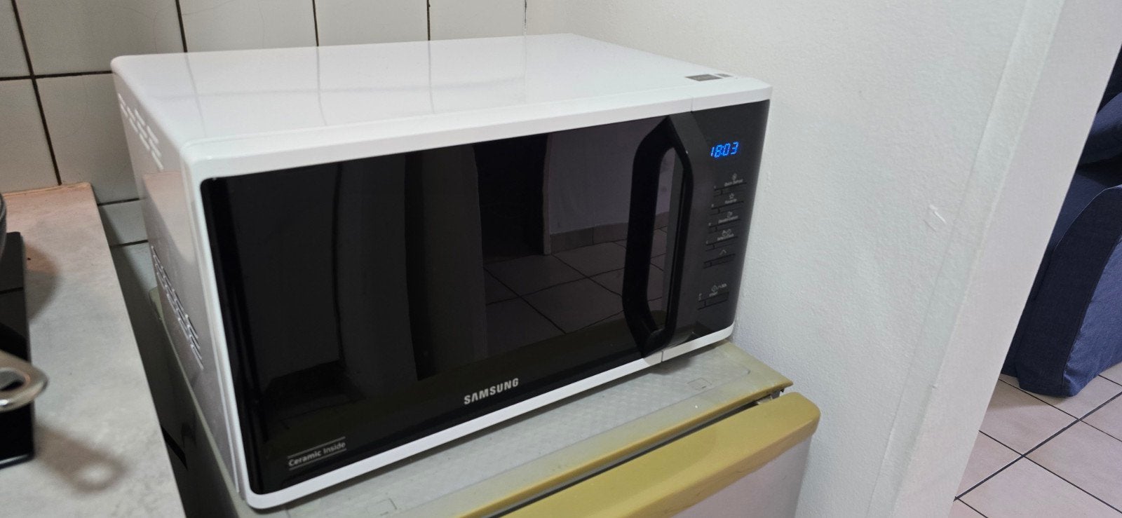 Samsung MS23K3513AW Magnetron - Zo goed als nieuw, Ophalen, Draaiplateau, Magnetron, Zo goed als nieuw