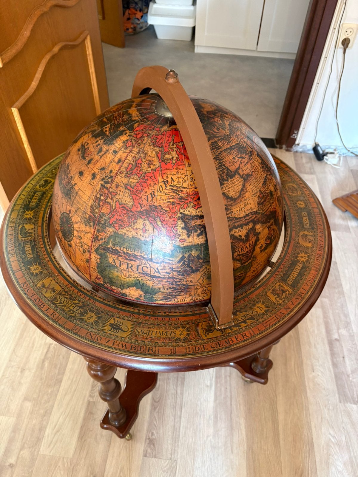 Antieke bar globe drank wereldbol globebar barglobe, Huis en Inrichting, Woonaccessoires | Wereldbollen, Ophalen, Zo goed als nieuw