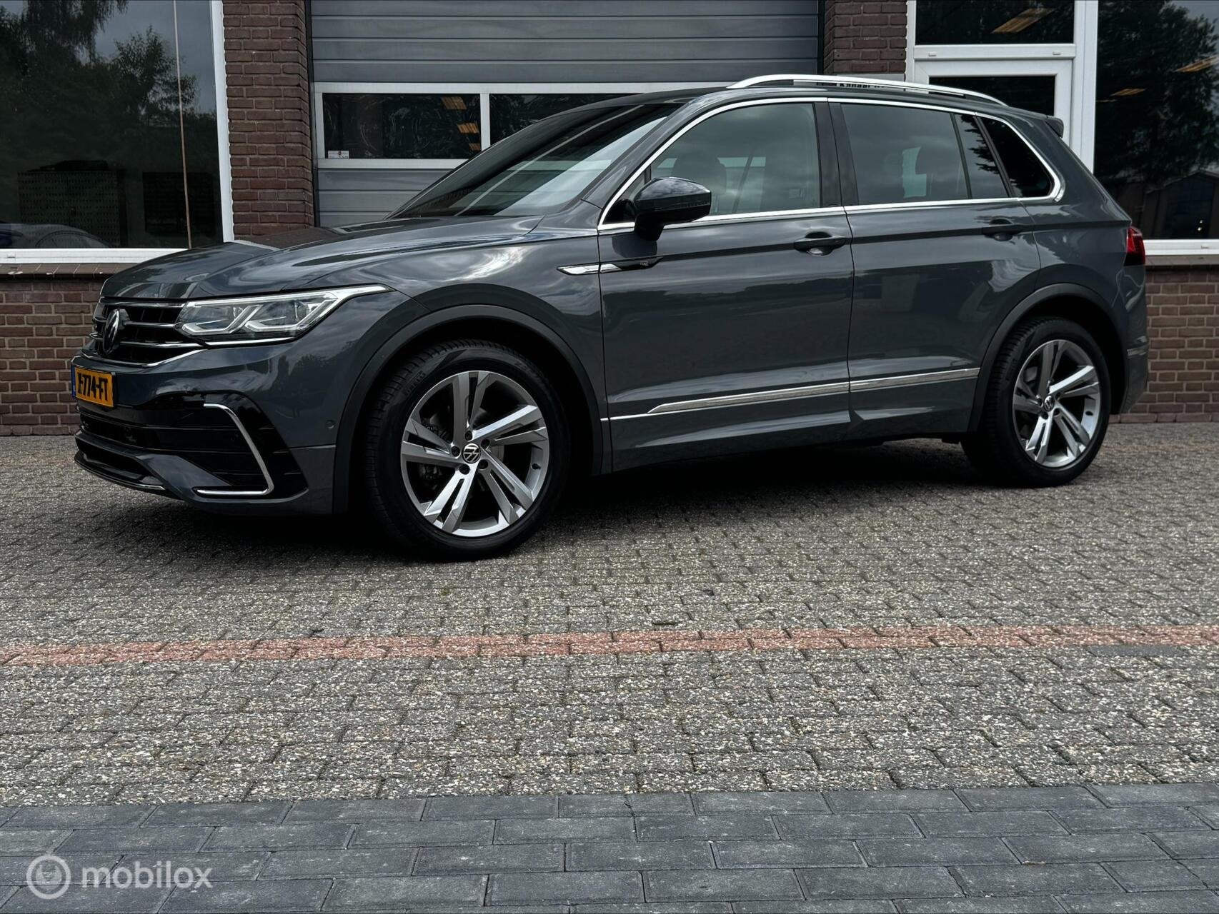 Volkswagen Tiguan 1.5 TSI R LINE DSG PANO/CAMERA/LED/ECC, 15 km/l, Euro 6, 4 cilinders, 150 pk