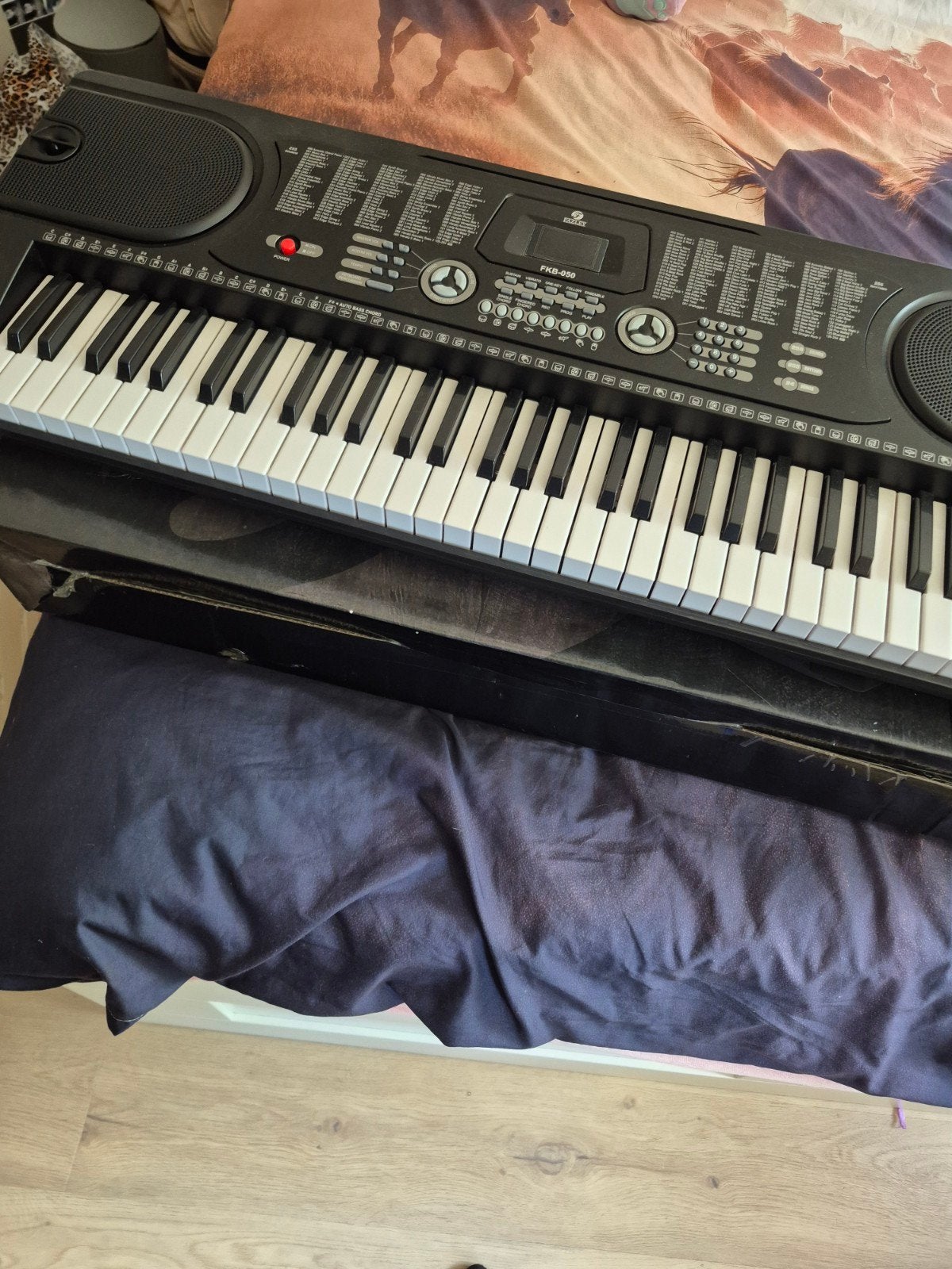 Electronic keyboard, Ophalen of Verzenden, Zo goed als nieuw, 61 toetsen, Overige merken