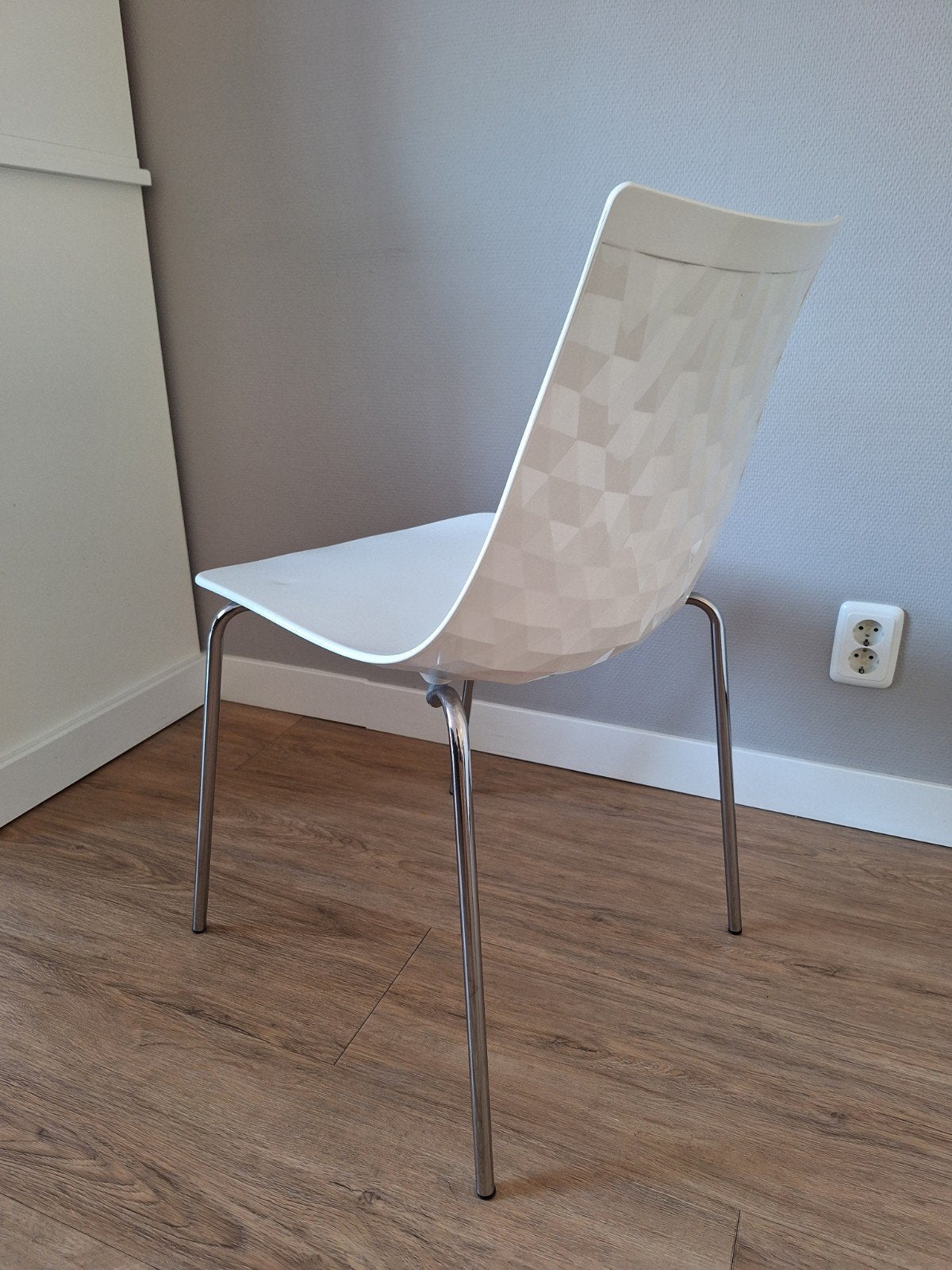 3x Witte Calligaris ‘Ice’ Designstoelen (Kuipstoelen), Ophalen, Kunststof, Gebruikt, Drie