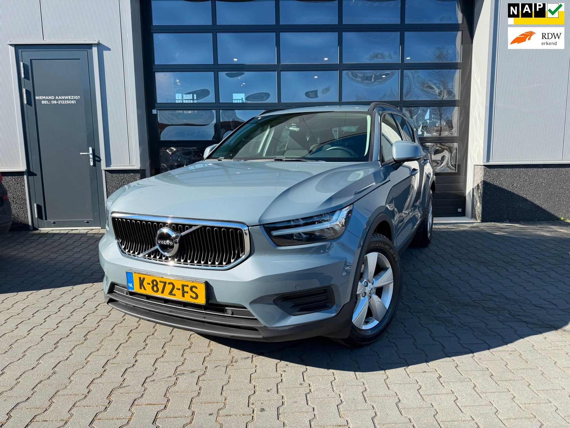 Volvo XC40 1.5 T2 Momentum Core Nieuwe 4 seizoenen banden en, Auto's, Dealer onderhouden, Gebruikt, Euro 6, 129 pk